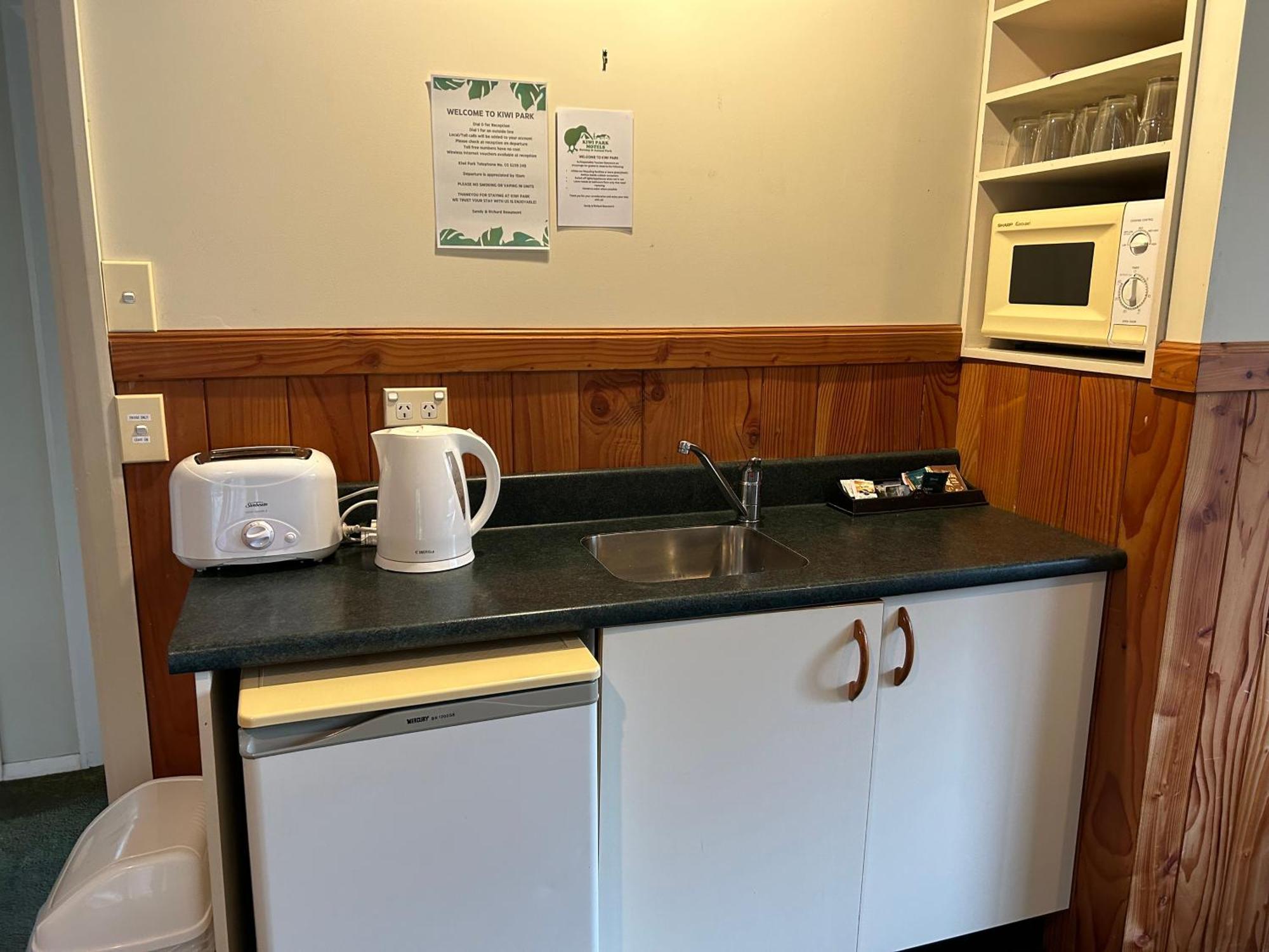 Kiwi Park Motels Murchison Kültér fotó
